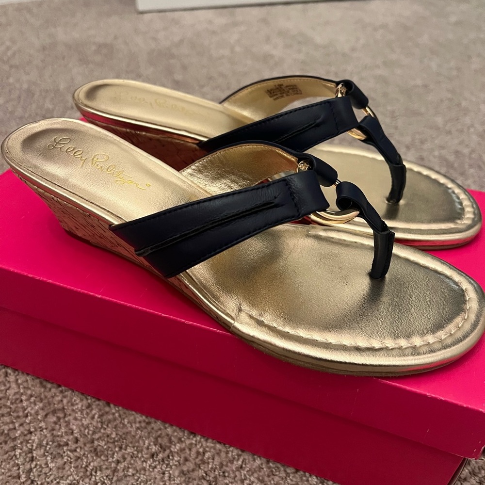 Navy Lily 2” MCKIM wedge size 7.5 never worn